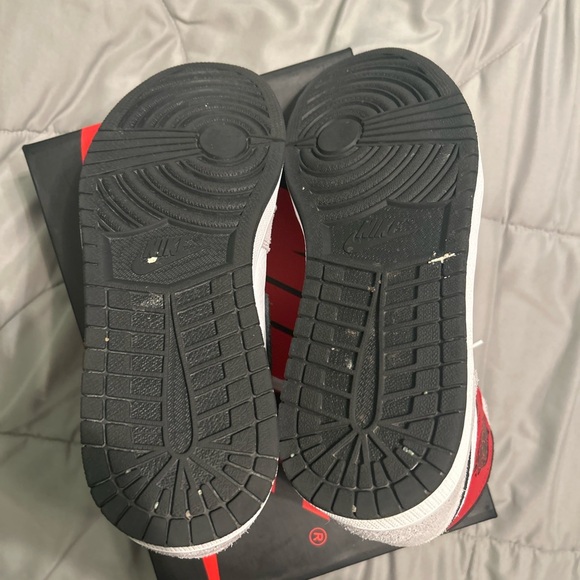 Jordan 1 Retro High “Light Smoke Grey” - Picture 4 of 7